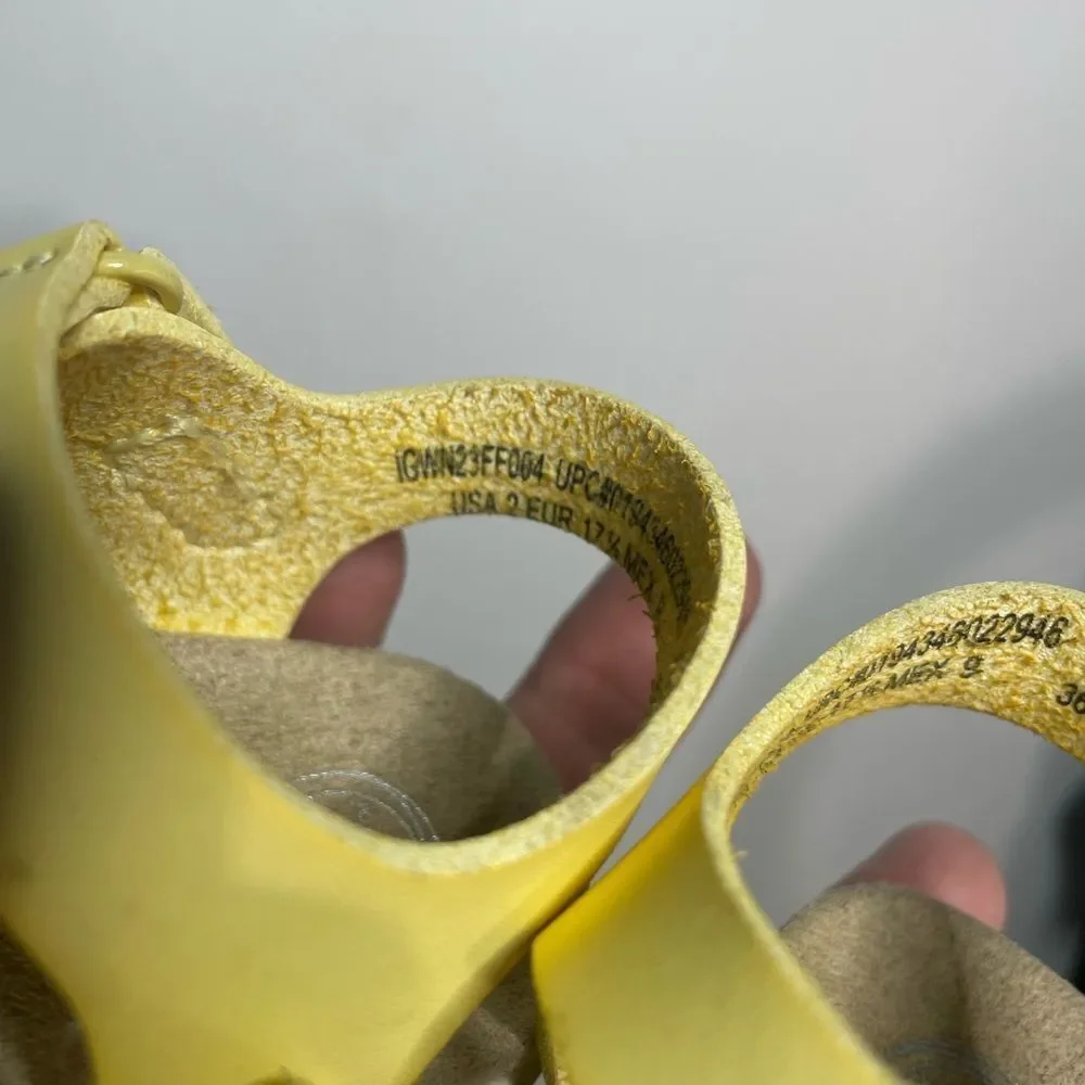 5 for $25🔥Wonder Nation Pale Yellow Strappy Sandals Baby Size‎ 2